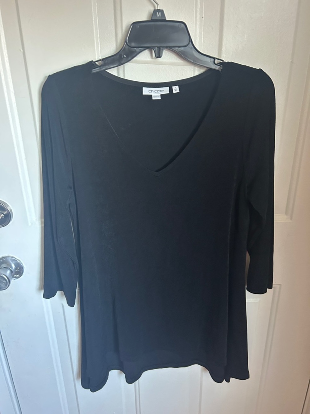 Chico's Black V-Neck Long Sleeve Tee